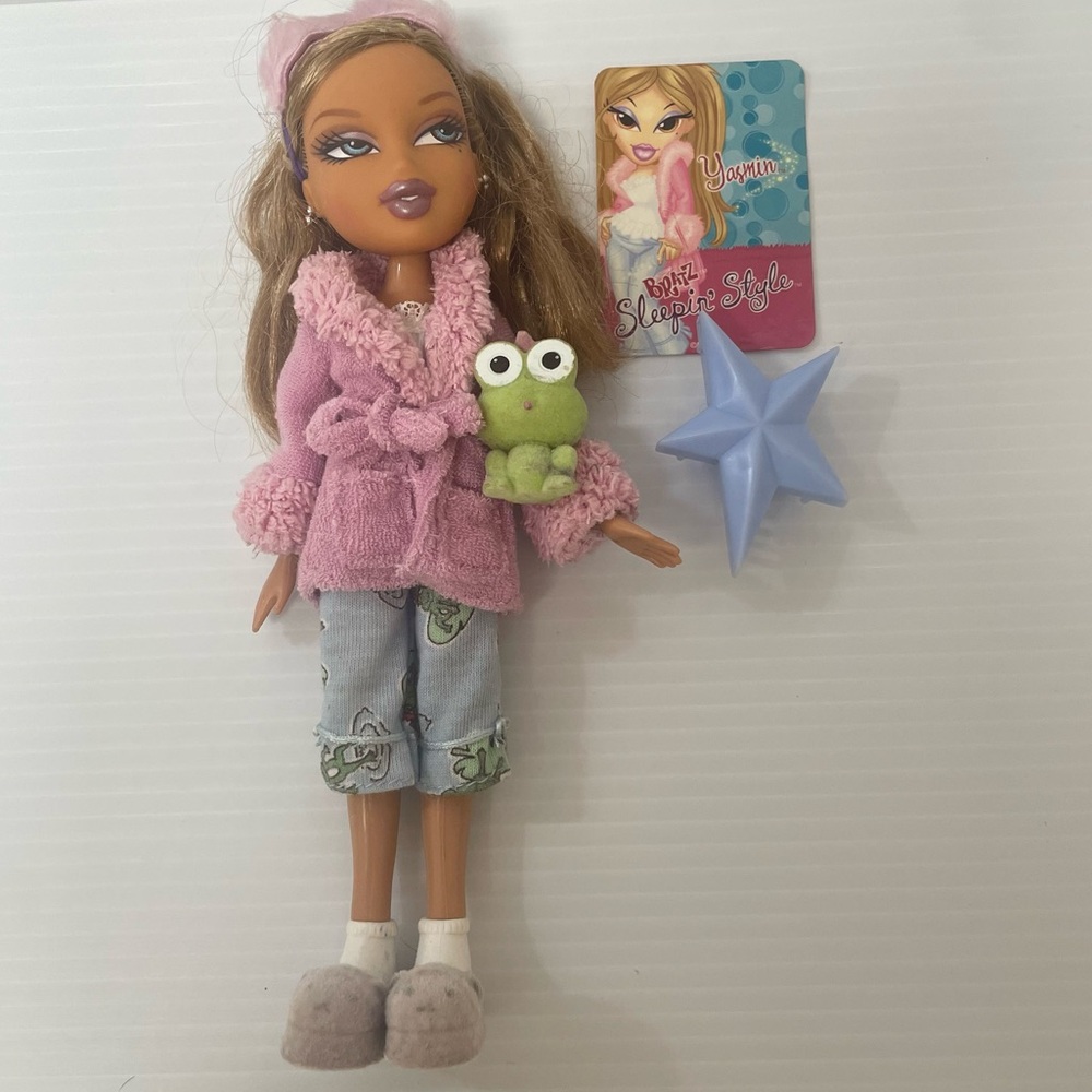 Bratz Doll Bundle with Accessories - Cade & Yasmin - Picture 3 of 8